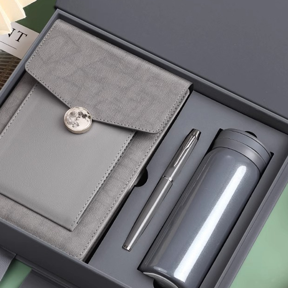 สีเทาเข้ม