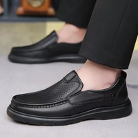 Sandales d'été en cuir perforé pour hommes, respirantes, style décontracté et professionnel, à bout fermé, à enfiler, semelle extérieure en caoutchouc, couleur unie, souples