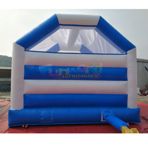 Castillo inflable infantil con diseño de pingüino - Product Image 4