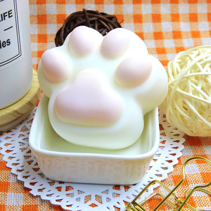 Jouet à presser en forme de patte de chat mignon, en TPE et silicone souple, jouet anti-stress pour enfants de 2 à 4 ans, unisexe, multicolore - Product Image 2