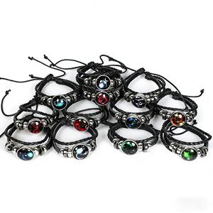 Pulseras de Cuero Trenzado Multicapa Hechas a Mano que Brillan en la Oscuridad con los 12 Signos del Zodiaco para Parejas, Venta al por Mayor - Product Image 3