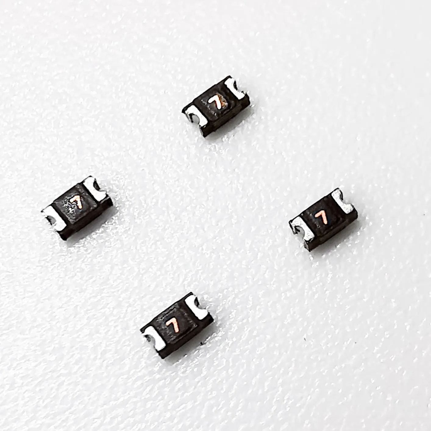 Darong Goede Stabiliteit Mini Zekering Smd0603r035 Sf 6V 0.35a Ptc Resettable Zekeringen Voor Auto Zekering