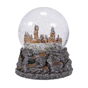 Polyresin Hogwarts Castello Globo di Neve - Product Image 1