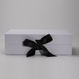 Boîte cadeau pliable magnétique personnalisée de 2mm d'épaisseur en carton laminé UV pour emballage de vêtement, vêtements - Product Image 5