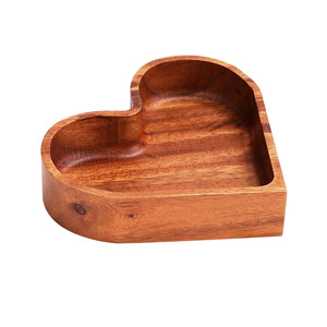 Bandeja para Nueces en Forma de Corazón de Madera Maciza Estilo Japonés, con 4 Compartimentos, para Almacenamiento y Servicio de Frutos Secos, Uso Residencial - Product Image 5