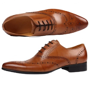 รองเท้าผู้ชายแฟชั่นยอดนิยมปี 2025 ดีไซน์ดั้งเดิม แบบผูกเชือก ระบายอากาศได้ดี กันน้ำ สำหรับฤดูใบไม้ร่วง หรูหรา เหมาะสำหรับธุรกิจและงานแต่งงาน - Product Image 1