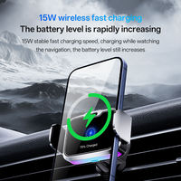 Chargeur de voiture sans fil 15W PD/QC en gros avec pince automatique pour grille d'aération, batterie intégrée et lumière ambiante RGB 7 vitesses pour téléphone portable