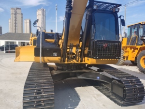 Excavatrice Caterpillar 323 d'occasion de haute qualité, faible nombre d'heures de fonctionnement, avec attache rapide, brise-roche et pince de préhension, 23 tonnes - Product Image 6