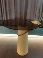 Table d'appoint raffinée Foshan pour la maison, table basse en cuir pour villa, table ronde en verre pour hôtel et café