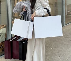 Biểu Tượng Tùy Chỉnh Kraft Giấy Mua Sắm Túi Kích Thước Lớn Cho Mỹ Phẩm Dầu Gội Quần Áo Siêu Thị Sử Dụng Quà Tặng Độc Quyền Túi Thiết Kế Của Riêng Bạn - Product Image 5