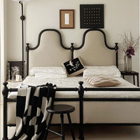 Lit double en bois de frêne massif traditionnel de l'ancienne Paris avec coussin en velours, lit de 1,8 m de la marque Choosy, modèle 2005 #