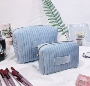 Trousse de Toilette de Voyage Matelassée en Velours Grande Capacité, Style Tendance avec Fermeture Éclair pour Rangement Maquillage et Cosmétiques Femme - Product Image 3