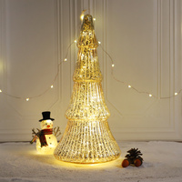 Animierte Weihnachtsdeko Produkte: Pinke Weihnachtsbäume, Kleine Christbäume mit Lichtern