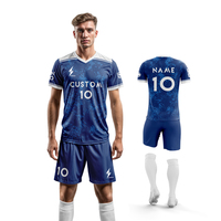 Maillot de football personnalisé sublimé blanc bleu rouge – Fabricant de maillots de football d'été à séchage rapide et respirant – Options de design uniques pour hommes