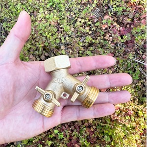 Divisor de agua tipo Y de latón con rosca de 1/2 pulgada para riego de jardín, conectores duraderos - Product Image 3