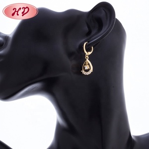 <span class=keywords><strong>Prix</strong></span> de gros pour ensembles de boucles d'oreilles et de colliers en <span class=keywords><strong>or</strong></span> <span class=keywords><strong>laminé</strong></span> 18 carats, cristal de Dubaï, <span class=keywords><strong>or</strong></span> 18 carats de l'Arabie Saoudite - Product Image 4