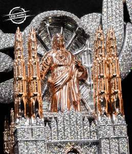 Colgante de Jesús con Diamantes en 3D - Collar con Cruz de Iglesia en Oro de 9K-18K con Diamantes VVS de Laboratorio (Certificado IGI y Probado con Diamantes) - Product Image 4