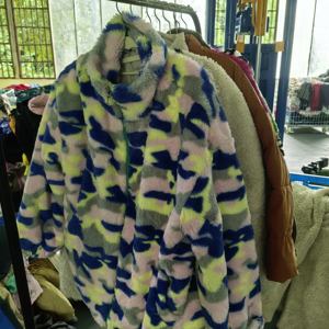 AW016 Lotto di Giacche Invernali da Donna di Seconda Mano, Cappotti Imbottiti con Fodera in Pile e Resistenti all'Acqua per Uso Quotidiano - Product Image 1