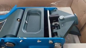 แม่แรงไฮดรอลิกแบบพกพา Handijack HJ5601 รุ่น Ultra-Low Level ขนาด 2 ตัน แบบปั๊มคู่ ทำจากเหล็ก สำหรับยกรถยนต์ - Product Image 3