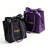 Sac en papier cadeau de luxe avec nœud en ruban de satin et poignée en corde torsadée, sac de shopping en papier personnalisé avec logo, emballage de boutique, vente en gros