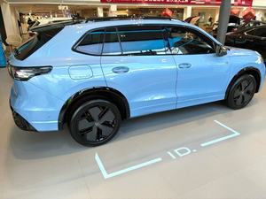 Volkswagen <span class=keywords><strong>Tiguan</strong></span> L Modelo 2025 PRO 380TSI 4WD R-Line Premium Edición Inteligente con Techo Solar Panorámico, Auto Usado en Existencia - Product Image 2