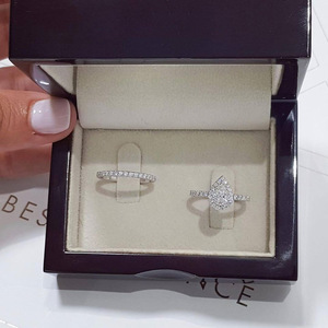 Anello da donna con zirconi cubici a forma di pera, gioielli semplici e alla moda - Product Image 1
