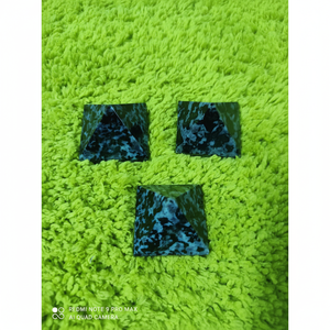 Fournisseur en gros de cristaux de pierre d'agate naturelle Artisanat de pierre précieuse Agate Indigo Gabbro Pyramide de pierre précieuse en vrac pour la méditation - Product Image 1