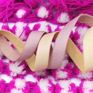 Rollo de correas Venti-lator de Spandex con letras de ganchillo Jacquard de nailon, monofilamento de 1,5 pulgadas con borde tejido de fábrica para niñas - Product Image 1