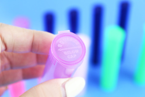 บรรจุภัณฑ์หลอดพลาสติกสำหรับเด็กแบบบีบได้ภาชนะบรรจุยาเม็ดแบบย่อยสลายได้ทางชีวภาพ - Product Image 5