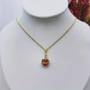 Collana da Donna con Ciondolo a Cuore con Spine, Romantica con Pietra Rossa, Catena per Clavicola, Gioiello di Moda Dolce e Audace - Product Image 3