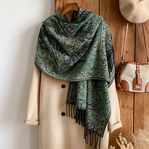 Selendang Rajut Jacquard Gaya Etnik Musim Dingin Bahan Core-spun Hangat untuk Wanita, Motif Bunga Hook Paisley Lembut, Nuansa Kasmir, Hijab Muslim - Product Image 1