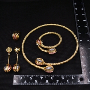 Ensemble de bijoux 4 pièces en forme de <span class=keywords><strong>coccinelle</strong></span>, trois tons, design simple et spécial, populaire et très demandé, comprenant bague, collier, bracelet et boucles d'oreilles, pour soirée - Product Image 4
