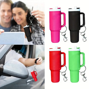 Gradient Mini Tumblers Keychains Mini Cup Keychain Mặt dây chuyền trang trí Chapstick Lip Balm chủ thu nhỏ cup hình dạng phụ kiện - Product Image 3