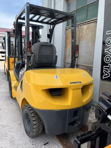 Chariot élévateur contrepoids diesel 4x4 neuf à faible nombre d'heures, capacité 300 kg, pour utilisation assise en intérieur et sur sols difficiles, idéal pour la construction. - Product Image 6