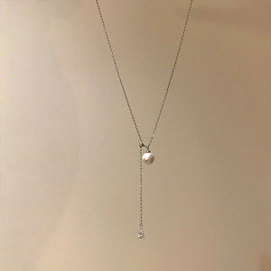 สร้อยคอพู่มุกแบบเรียบง่ายสำหรับผู้หญิง หรูหรา น้ำหนักเบา ดีไซน์หรูหรา เข้าได้กับทุกชุด สร้อยคอคล้องคอ สร้อยคอสำหรับใส่กับเสื้อสเวตเตอร์ - Product Image 3