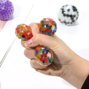 Nouveaux produits 2025 : Mini balles anti-stress rondes en TPR, jouets sensoriels extensibles à presser avec billes d'eau et gel pour enfants (garçons et filles) - Product Image 5