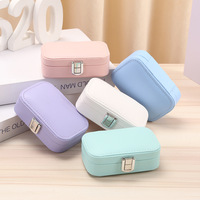 Boîte à bijoux de voyage rectangulaire moderne en cuir PU, personnalisable, avec fermeture à bouton, portable, pour ranger bagues, boucles d'oreilles et colliers - Vente en gros