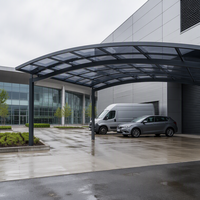Abri double pour voiture avec structure en aluminium 6063-T5, revêtement UV 50-100 micromètres, et plaque en polycarbonate massif de type M pour allée de villa