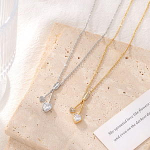 Collana da <span class=keywords><strong>Donna</strong></span> Elegante in Acciaio Inossidabile Placcato Oro 18K, Design Minimalista con Catena a Maglie e Zircone a Forma di Cuore Personalizzabile - Product Image 2