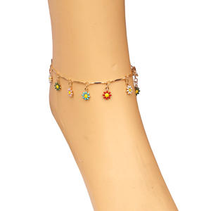 Collar de flores para mujer, cadena de oro, colgante de margarita pintada de colores, joyería para uso diario, estilo sencillo y elegante - Product Image 4