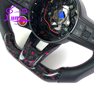 Volante in fibra di carbonio con LED RPM personalizzabile, design racing per <span class=keywords><strong>Alfa</strong></span> <span class=keywords><strong>Romeo</strong></span> Stelvio Ti 2019+ e Giulia - Auto personalizzate - Product Image 3