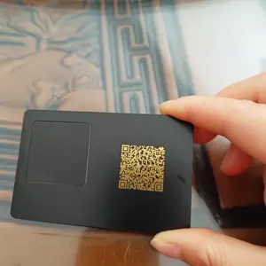 NFC Meta fosco cartão de visita preto com código QR