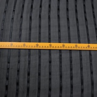 Tissu en soie noire métallique fin et charmant de haute qualité, rayé satiné, lignes régulières, lisse, décontracté pour robe de doublure pour femme