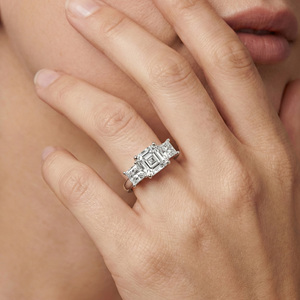 Anillo Clásico para Mujer con Tres Diamantes Cultivados en Laboratorio, Corte Asscher, Halo de 2 Quilates, Certificado IGI, Plata de Ley 925, para Boda, Fiesta o Aniversario - Product Image 5