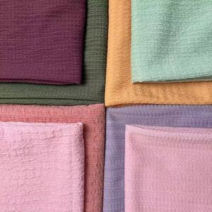 Tissus d'habillement en crêpe tricoté chaîne 160 GSM 155 CM, disponibles en plusieurs couleurs pour le printemps et l'été - Product Image 4
