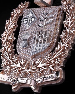 Pendentif Hip Hop de qualité supérieure avec design moderne serti de diamants, idéal pour les soirées et le streetwear, disponible à la vente - Product Image 2
