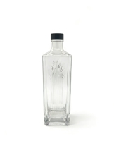 Bouteille de liqueur en verre transparent carré de 750 ml, base lourde, best-seller de luxe, avec bouchon à vis noir hermétique pour whisky, bourbon, brandy