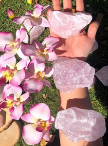 Vente en gros de spécimens de cristal rose, pierres brutes naturelles de quartz rose, pierres de cristal brutes pour la méditation et la guérison - Product Image 5