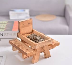 Mangiatoia per scoiattoli in legno mangiatoia per animali domestici con ciondolo da giardino all'aperto mangiatoia per uccelli con noci di mais - Product Image 4