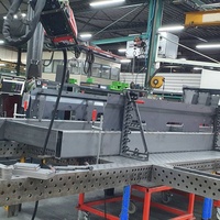 Table de soudage 3D robuste D28 avec outillage modulaire et accessoires de serrage pour la fabrication industrielle de l'acier